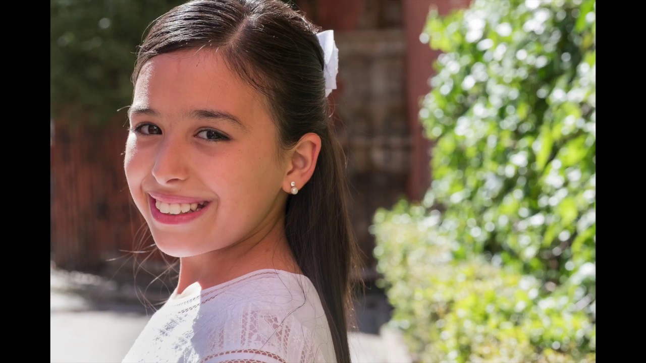 El reportaje de Primera Comuni&oacute;n de Luc&iacute;a en Sevilla