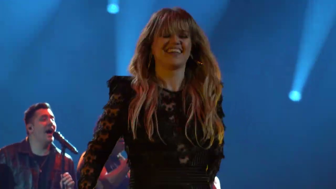 Kelly Clarkson - Miss Independent, at the Bakkt Theater in Las Vegas on 12/30/2023