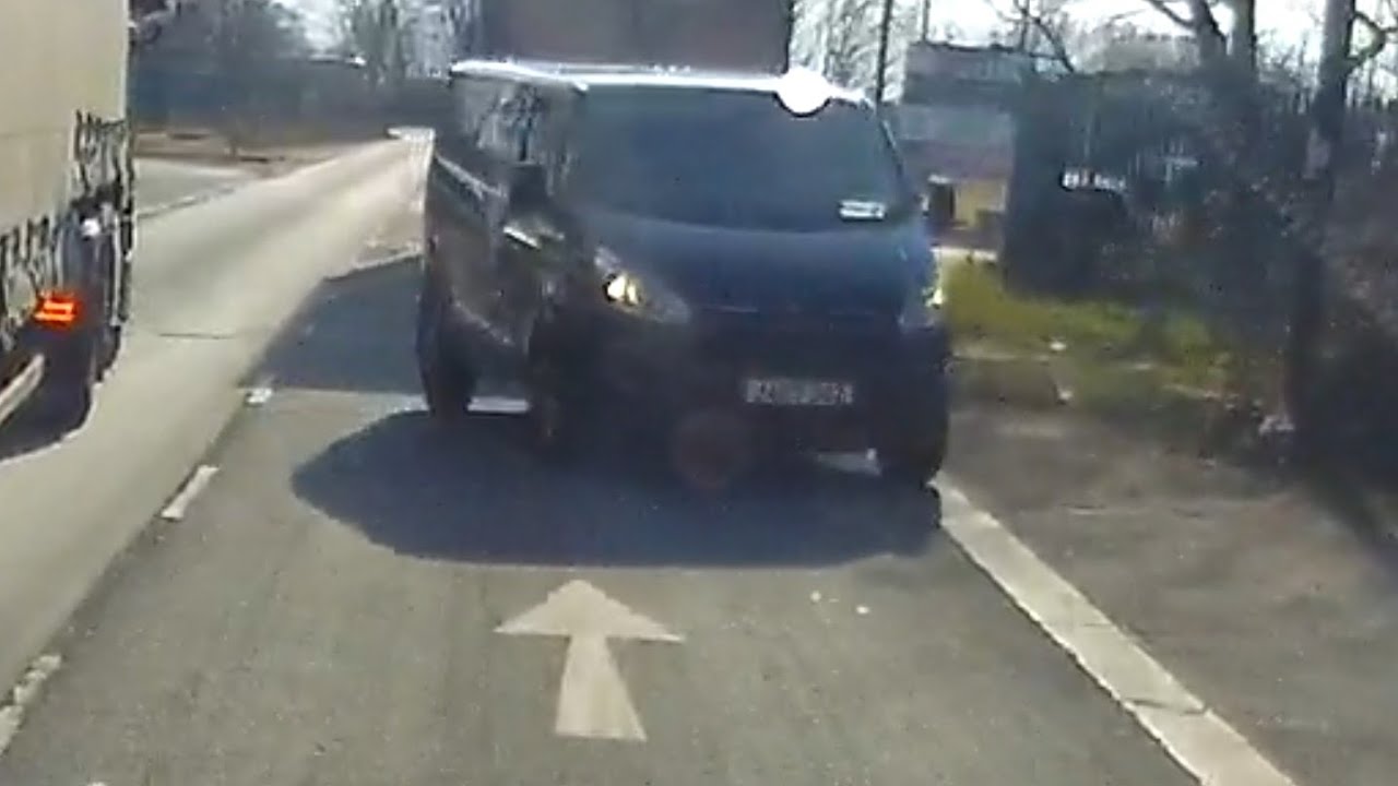 Dashcam JA07BOZ Wrong way driving (14/02/2025 Pimbo Rd, Skelmersdale)