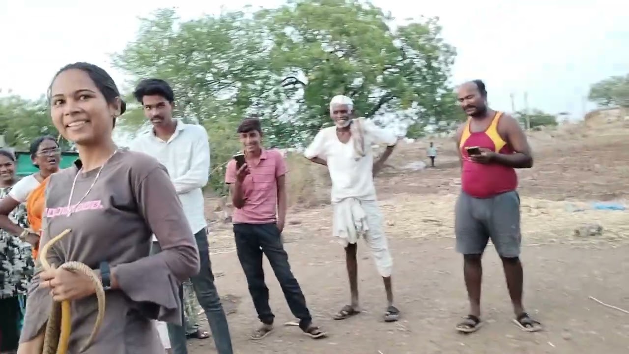 बापा पेक्षा पोरगी एक काकान चढ जबरदस्त दोन सापाशी दोघांचा पंगा!