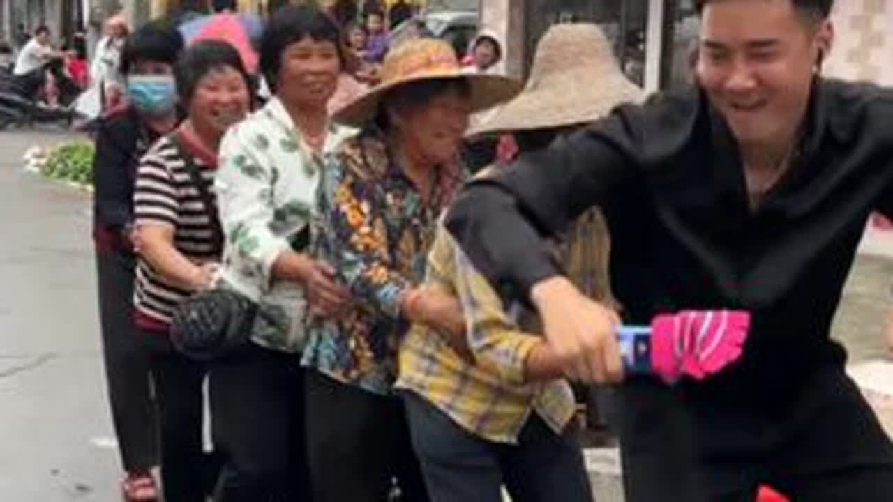 #欧阳锋广东小火鸡##菜市场最靓的仔 #户外直播#搞笑#正能量