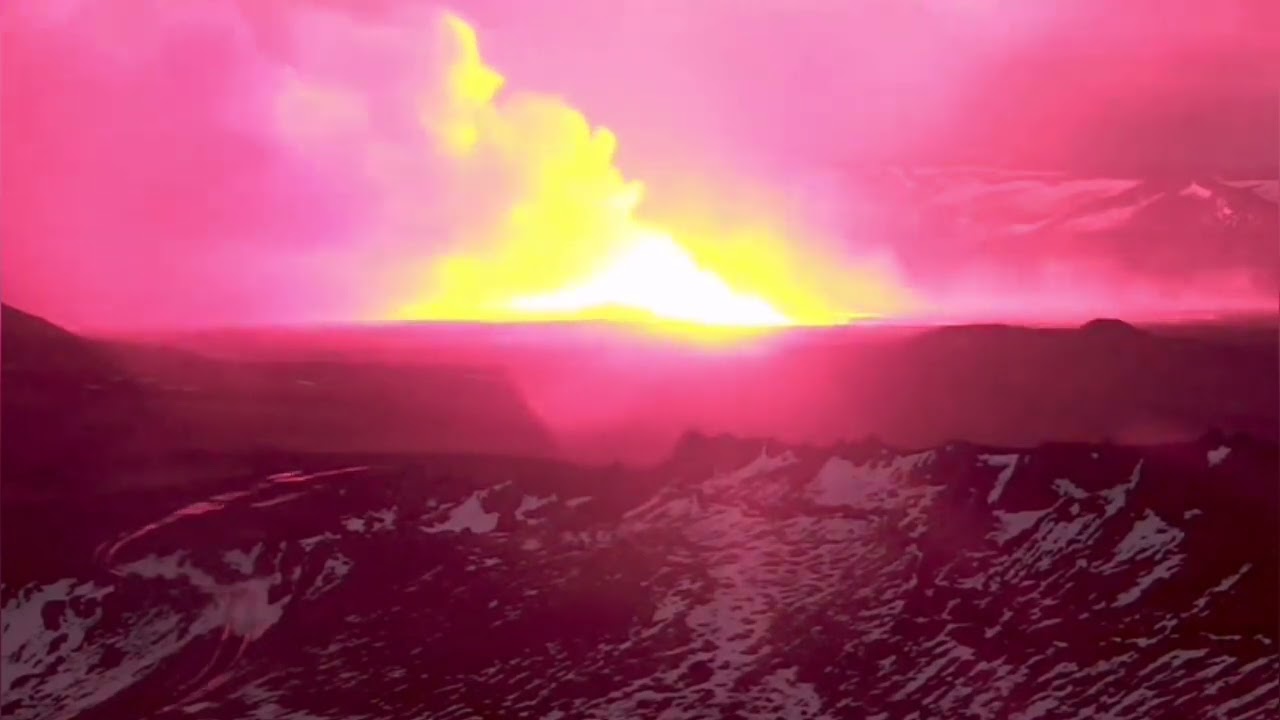 The Exact Moment Volcano Erupted, Iceland Svartsengi Volcanic System, Sundhnúka Fissure double soun
