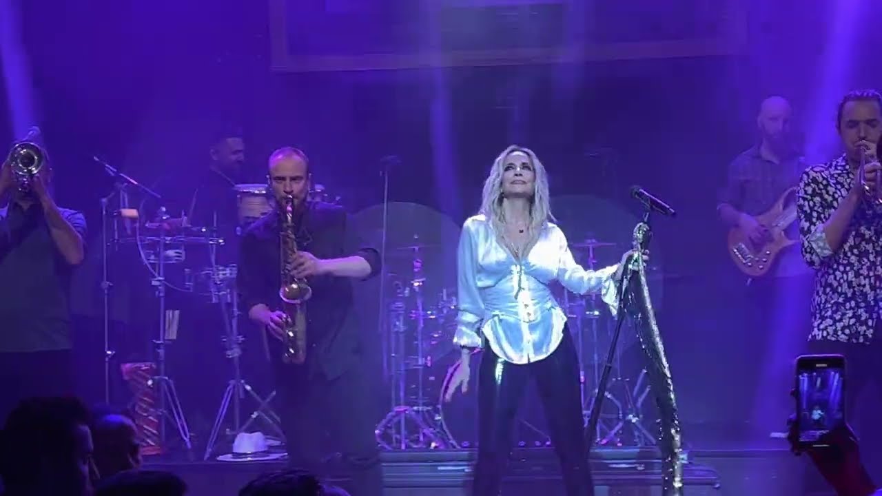 Anna Vissi Band - Caravan (live) | Hotel Ermou 2022