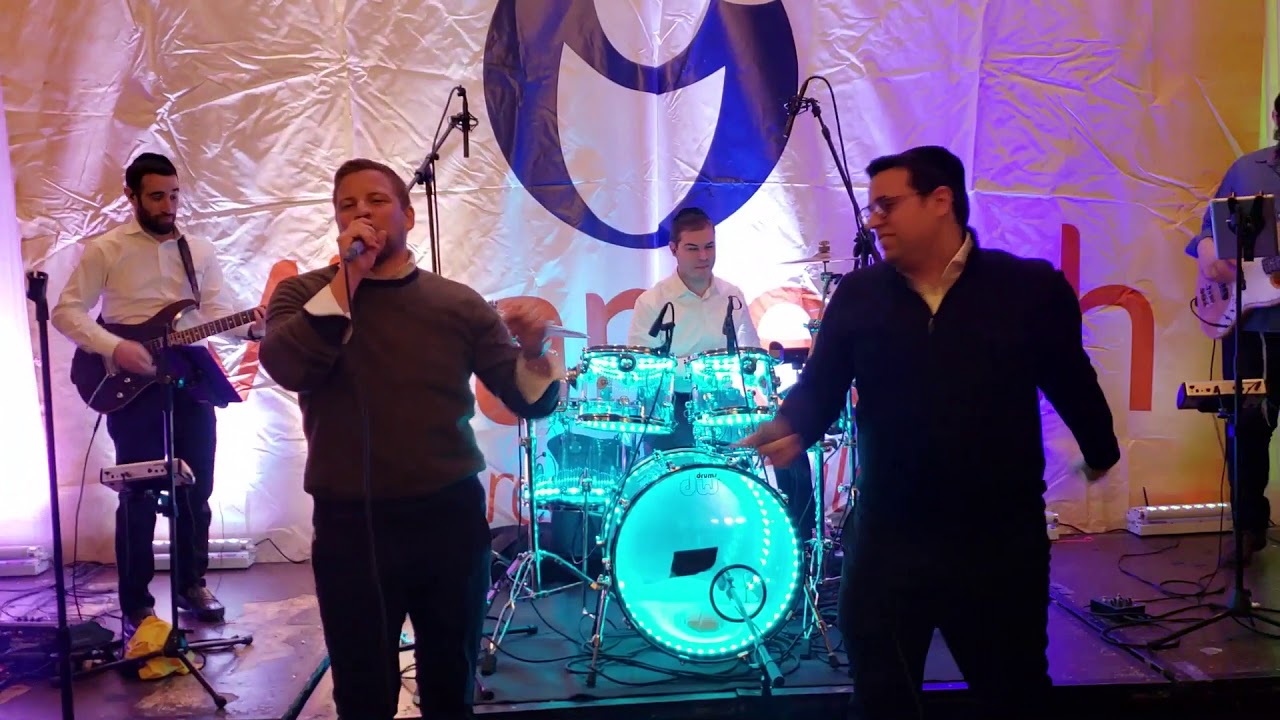 mordechai shapiro and uri davidi at the misameach midwinter event -concert