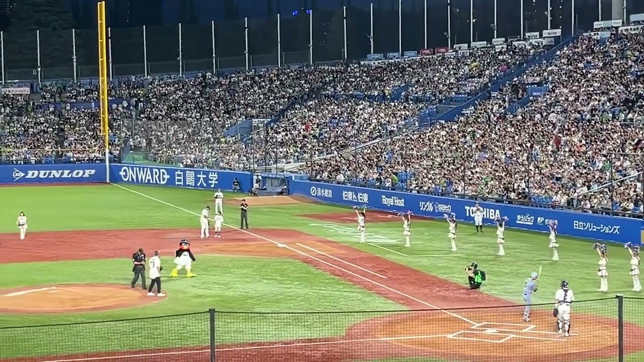東京ヤクルトスワローズOB五十嵐亮太氏の始球式in神宮球場(現地観戦)