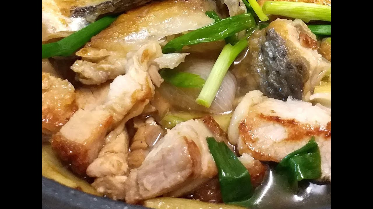 薑蔥火腩三文魚頭煲 # 製作簡單#天寒地凍必食 Braised fish head with roasted pork 【20無限】