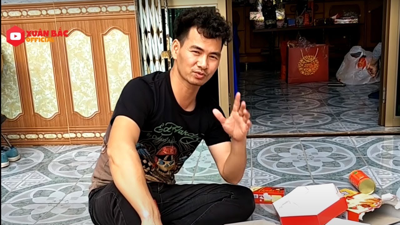 Review mứt Tết. Vừa buồn, vừa cười. Chúc mọi người ăn Tết vui vẻ và không gặp phải hoàn cảnh này.