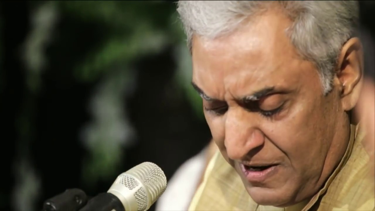 Pt. Madhup Mudgal in the presence of Anandmurti Gurumaa