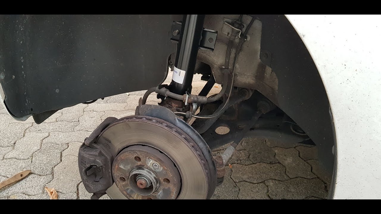 Stoßdämpfer wechseln bei einem VW UP! (Skoda Citigo, Seat Mii). Change shock Absorber