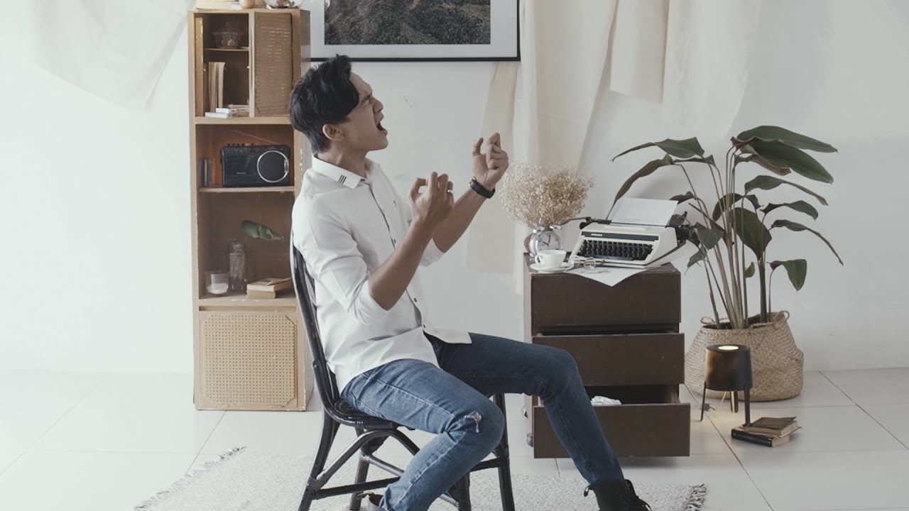 Pergi Jauh - Apex Tajudin (Official Music Video)