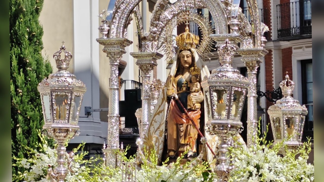 Virgen de San Lorenzo patrona de Valladolid 2025. (Entrada y salida desde la catedral).