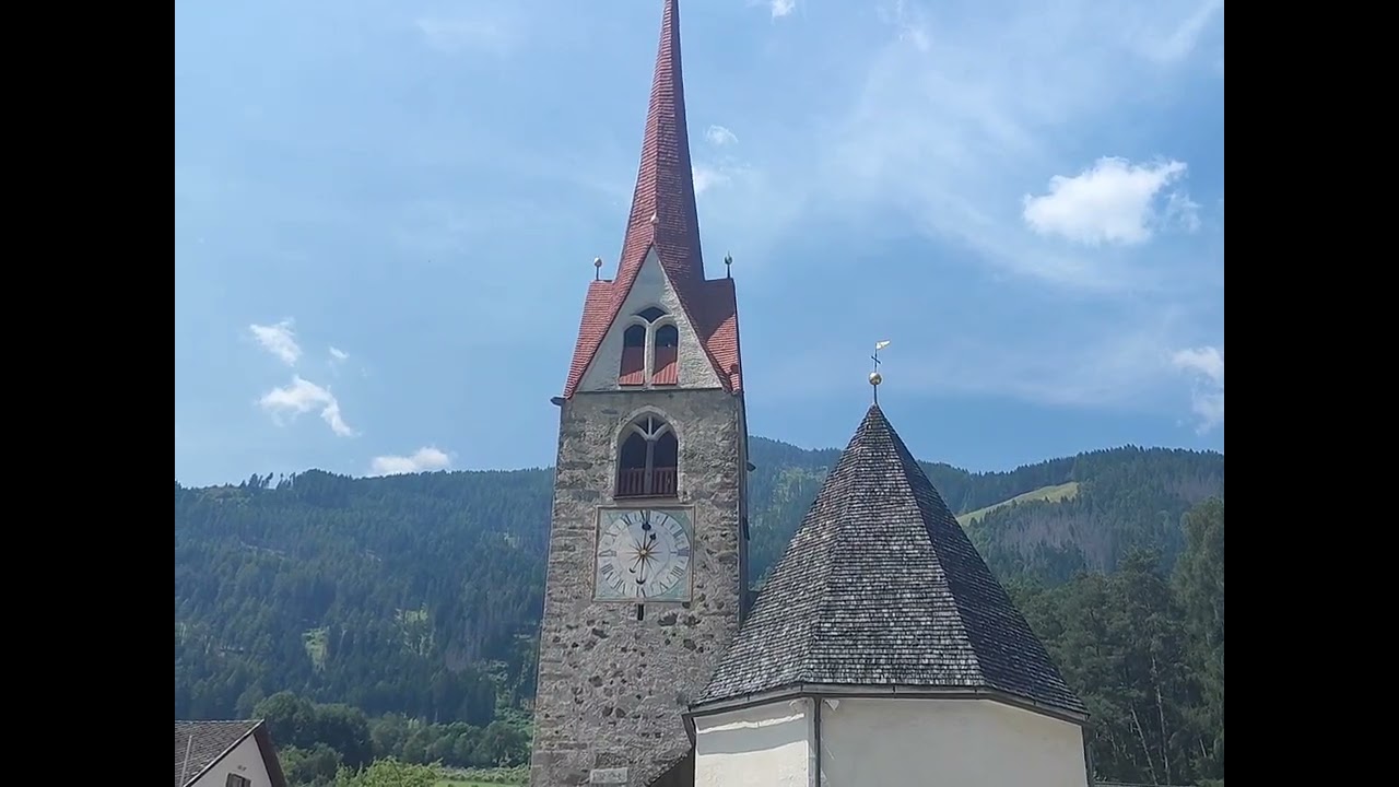 Montal (I), Pfarrkirche St. Margreth, Plenum nach Feiertagseinläuten zu Fronleichnam