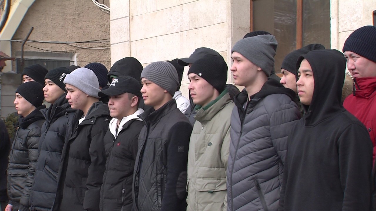 В столице прошли проводы первой команды молодого пополнения в ряды Пограничной службы КНБ