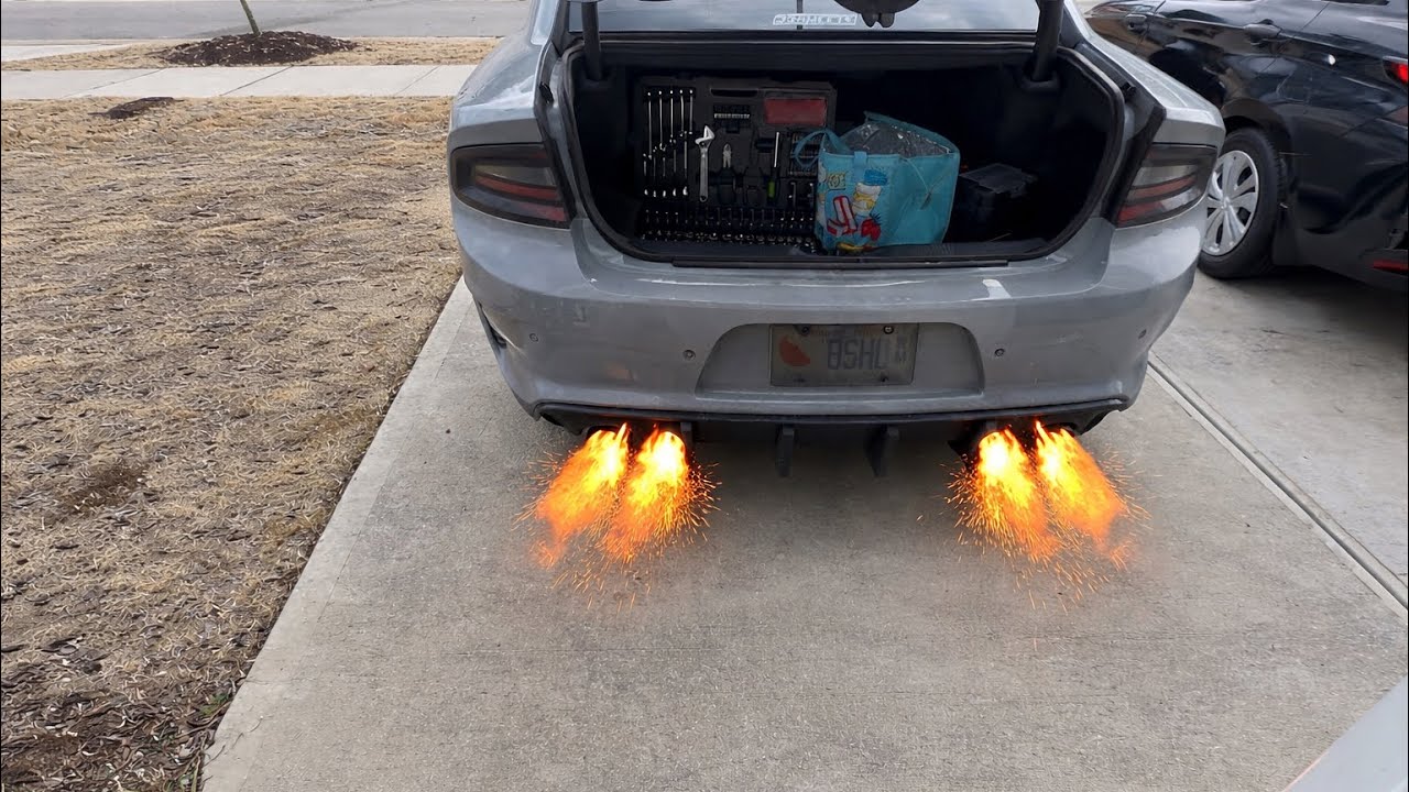 I PUT CATLESS MIDPIPES ON MY SCAT PACK
