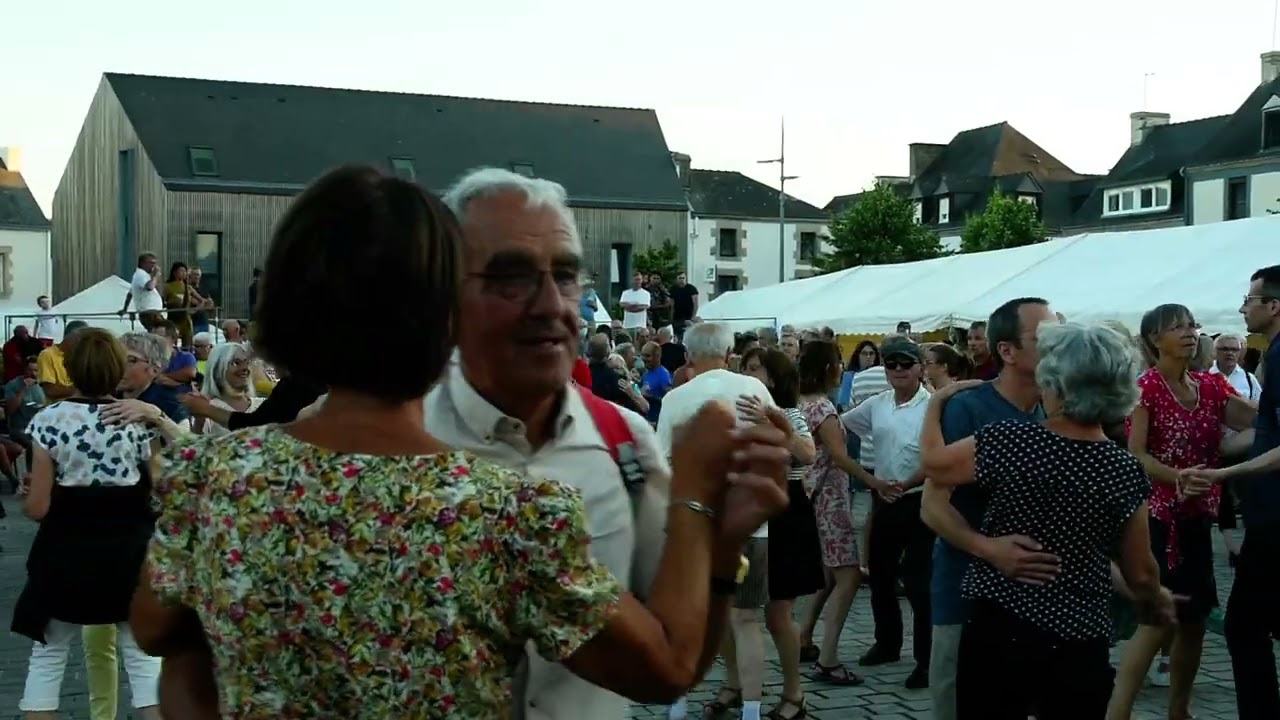 Fest noz Arradon avec le groupe Kilhañ , Valse Irlandaise