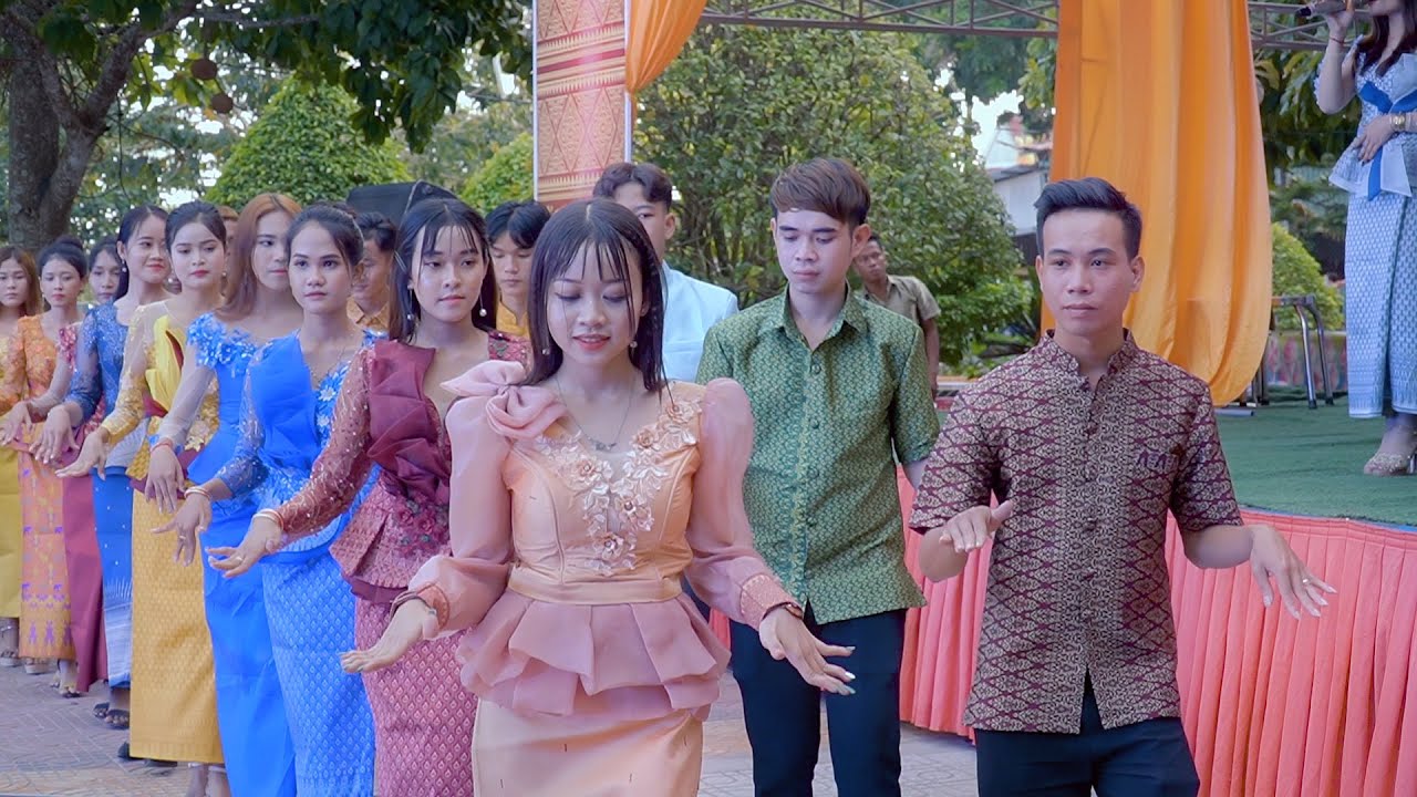 ក្រុមស្វាយសៀមចាស់ច្រៀងរាំនៅវត្តតាមុឺន / Team Trà Vinh qua múa hát tại chùa Tà Mơn