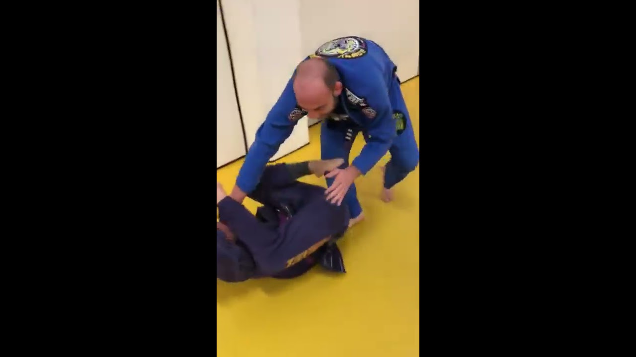 Jiu Jitsu Brasileño Barcelona chica contra chico