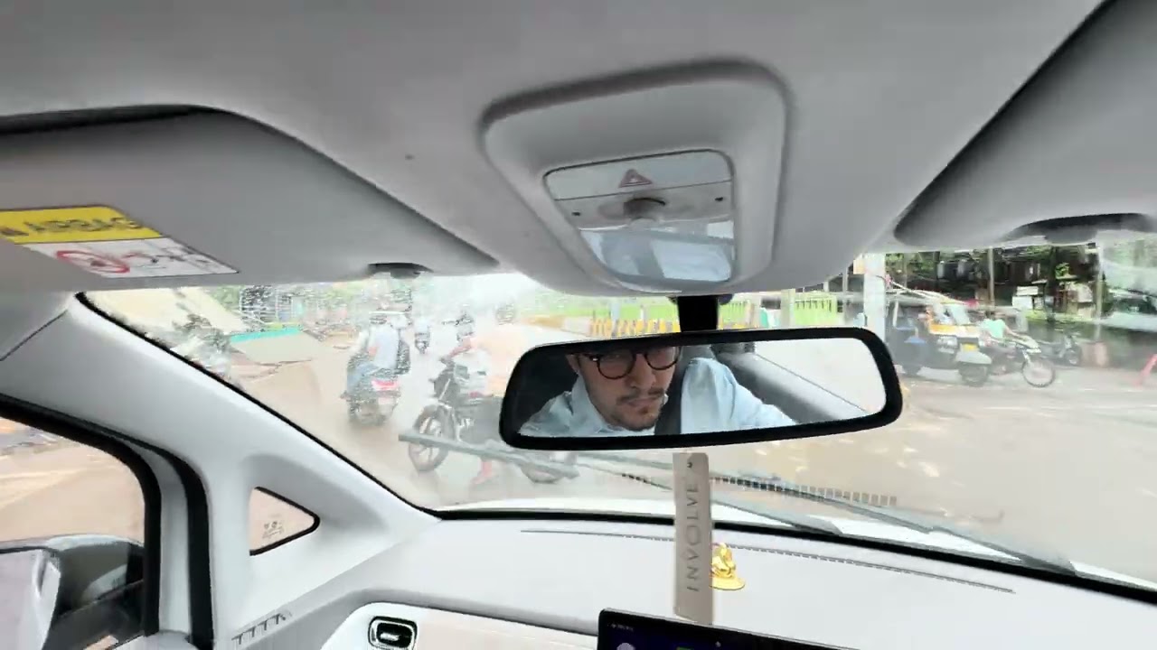 POV-MG COMET EV CITY DRIVING EXPERIENCE 