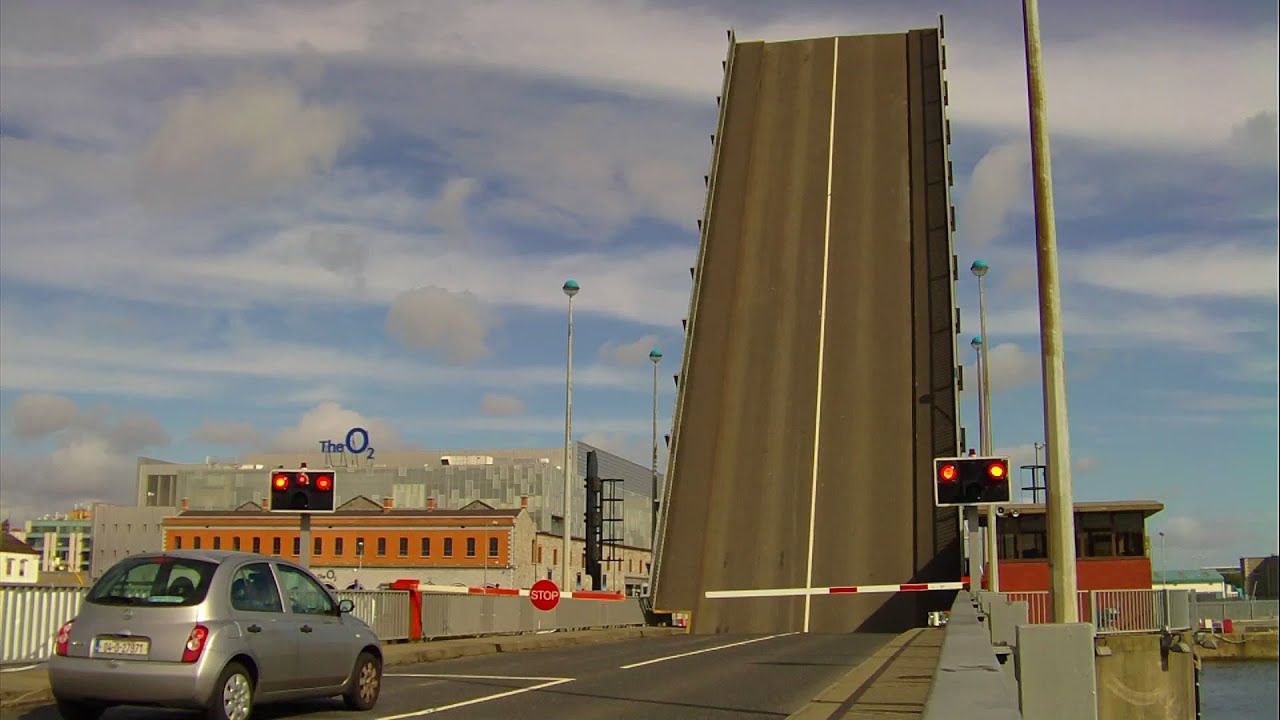 Raising the East-link Bridge in Dublin, Ireland