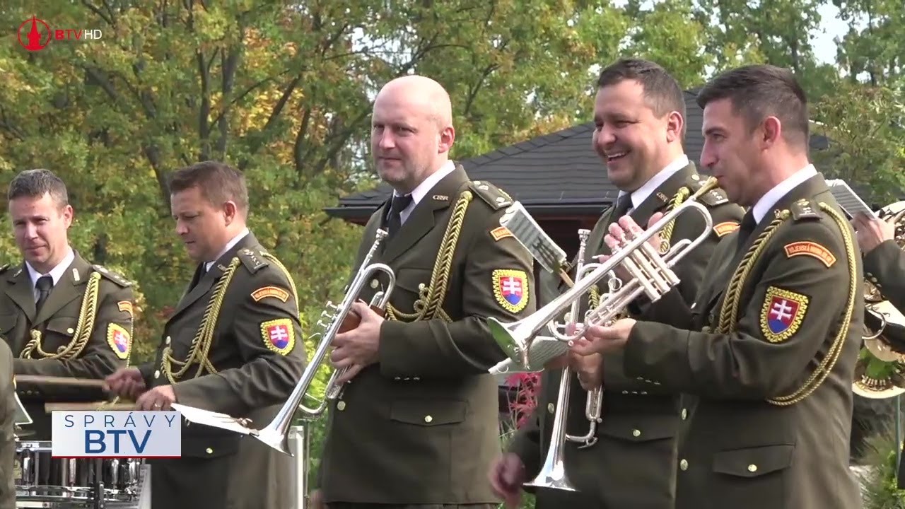 Bez komentára - Vojenská hudba hrala seniorom