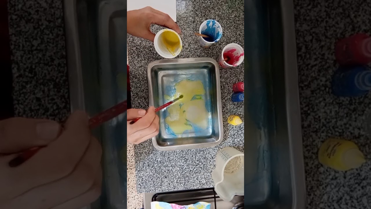 Papel con plasticolas de colores