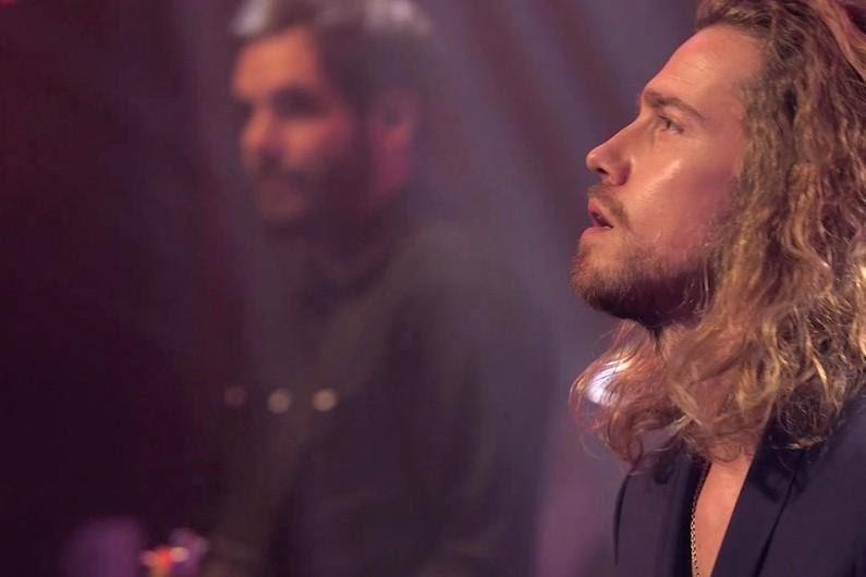 Le Lac - Julien Doré sur la scène du Grand Studio RTL