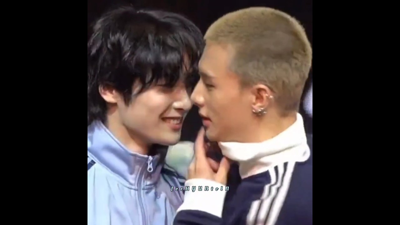Oh my God they were so close that their nose almost touched😌#hyunin #hyunjin #in #jeongin #stay #skz