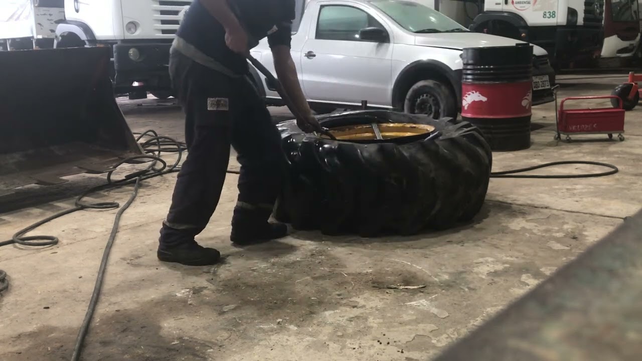 Desmontagem pneu 19.5-24,Retroescavadeira