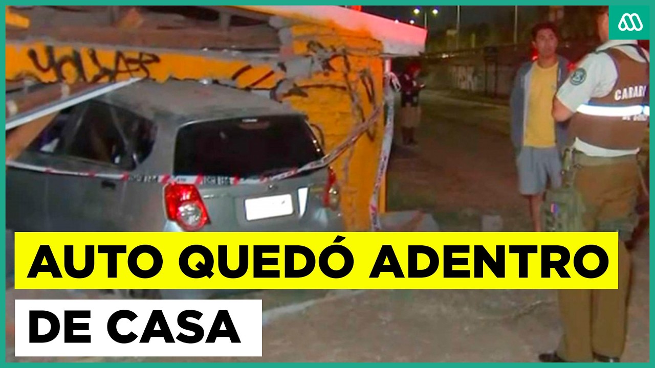 Impactante choque en Renca deja dos lesionados: Auto termin&oacute; incrustado en un cit&eacute;
