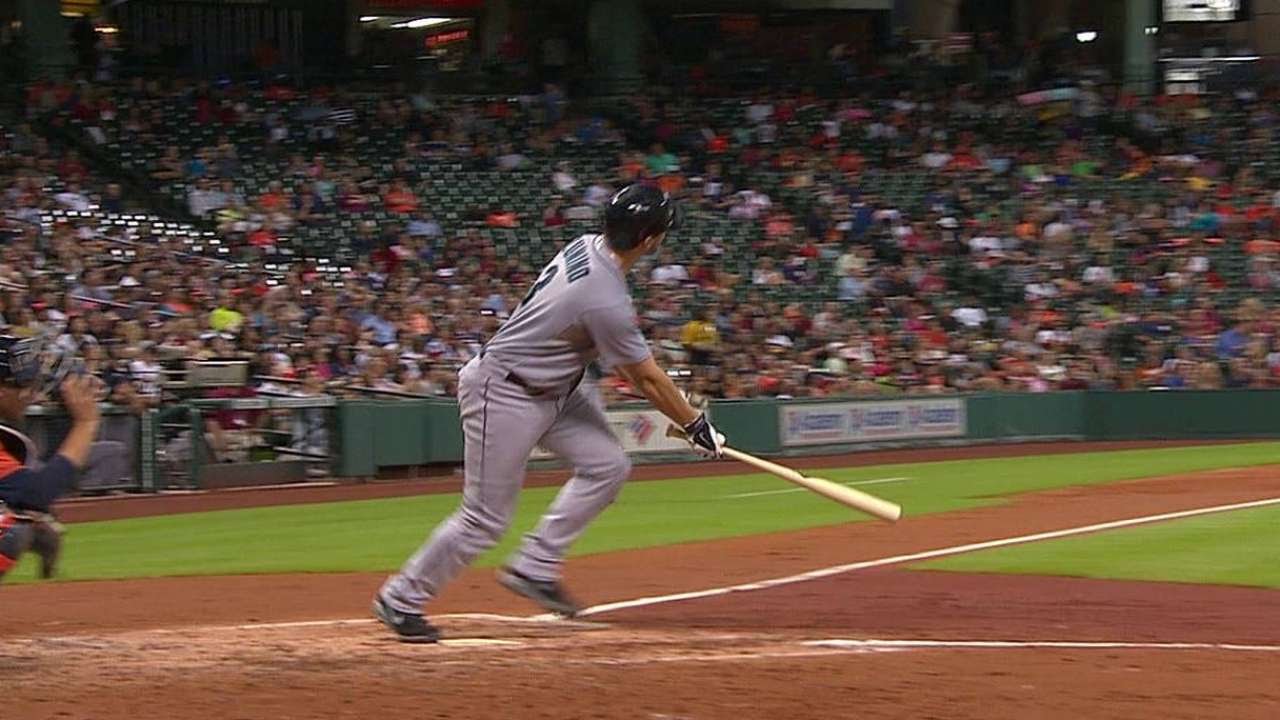 SEA@HOU: Zunino homers after three bunt attempts
