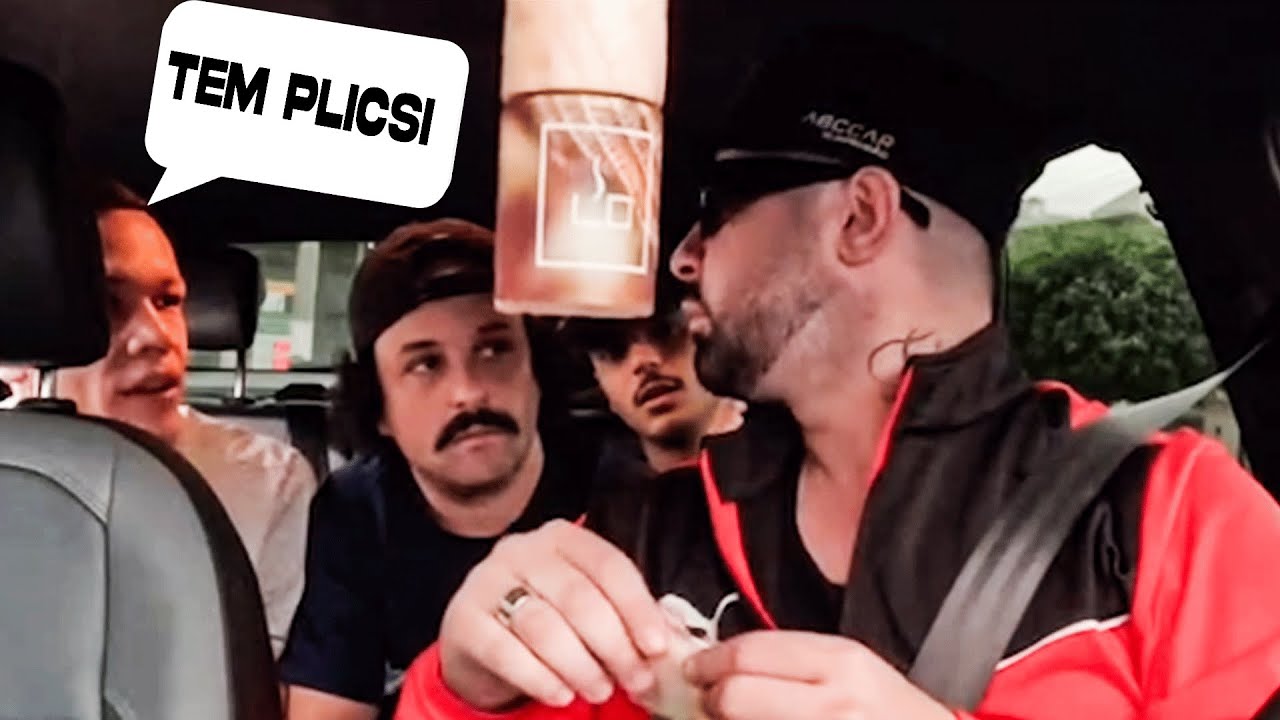 Abuu quase não consegue segurar a risada com esses passageiros 😂