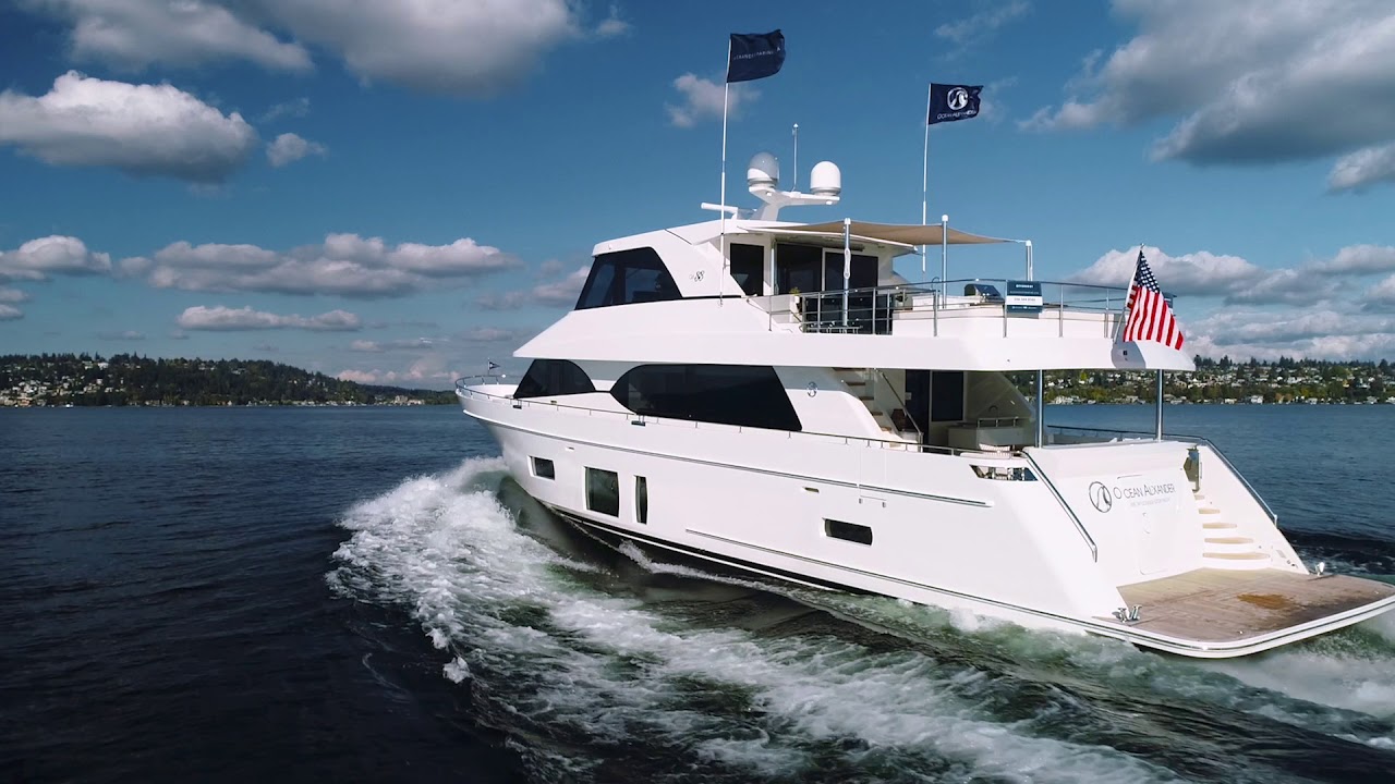2019 Ocean Alexander 88 Skylounge