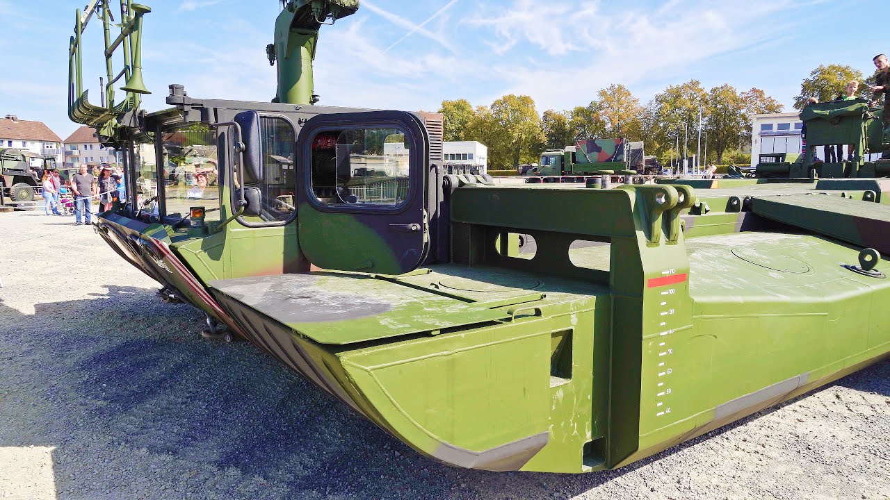 Bridge and Ferry System AMPHIBIOUS M3: Assembling on ground