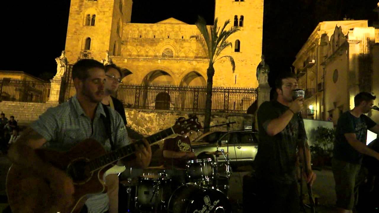 CEFALU ' DALLA SVIZZERA ALCUNI MOMENTI DI ROK AND ROLL IN PIAZZA DUOMO