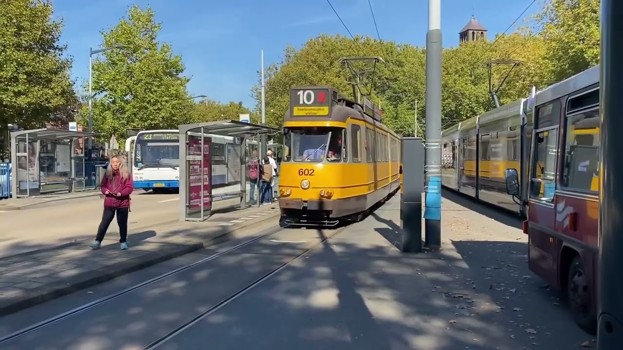 Oude Bus en Trams in Haarlemmermeerstation 2025