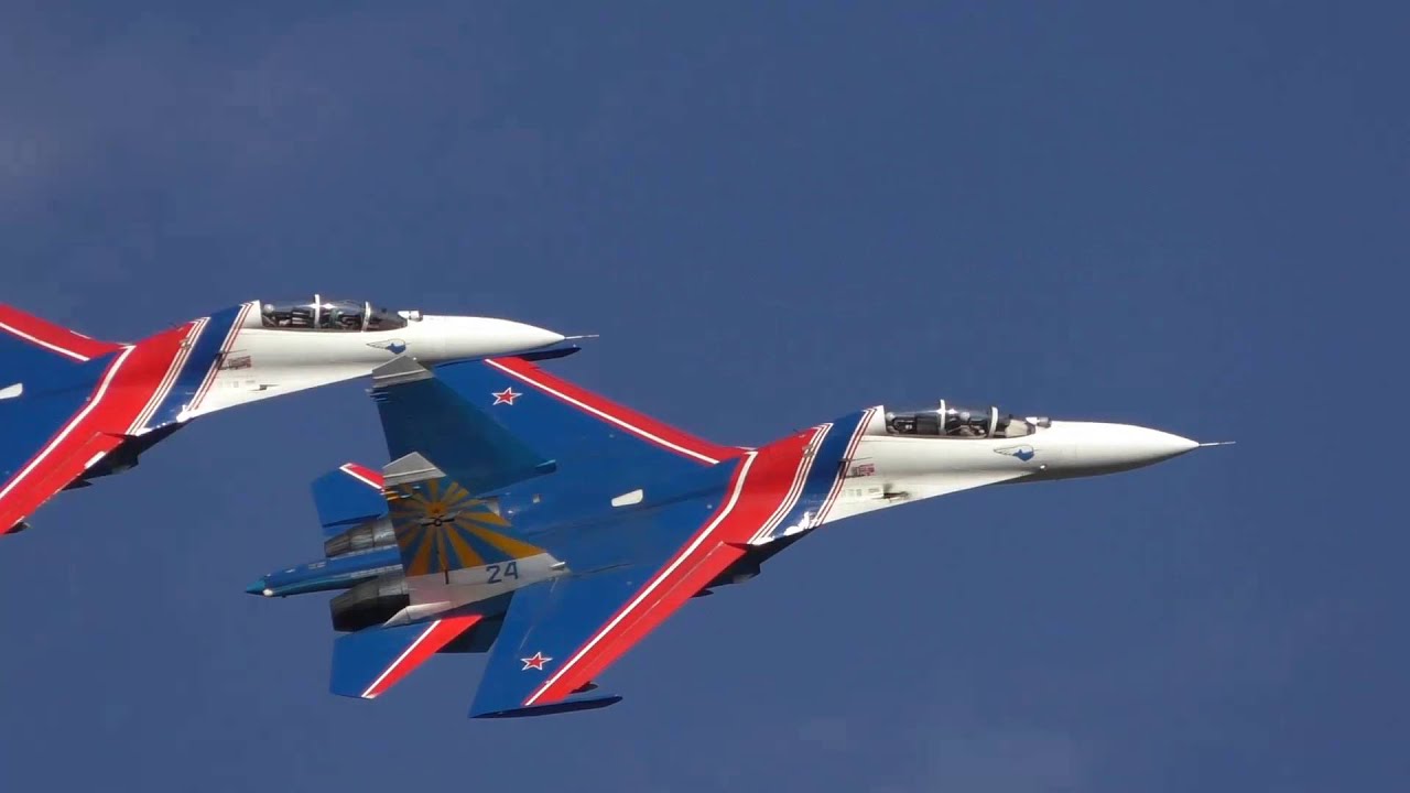 Русские Витязи на МАКС-2015 (Russian Knights at MAKS-2015). Высший пилотаж на Су-27 с радиообменом.