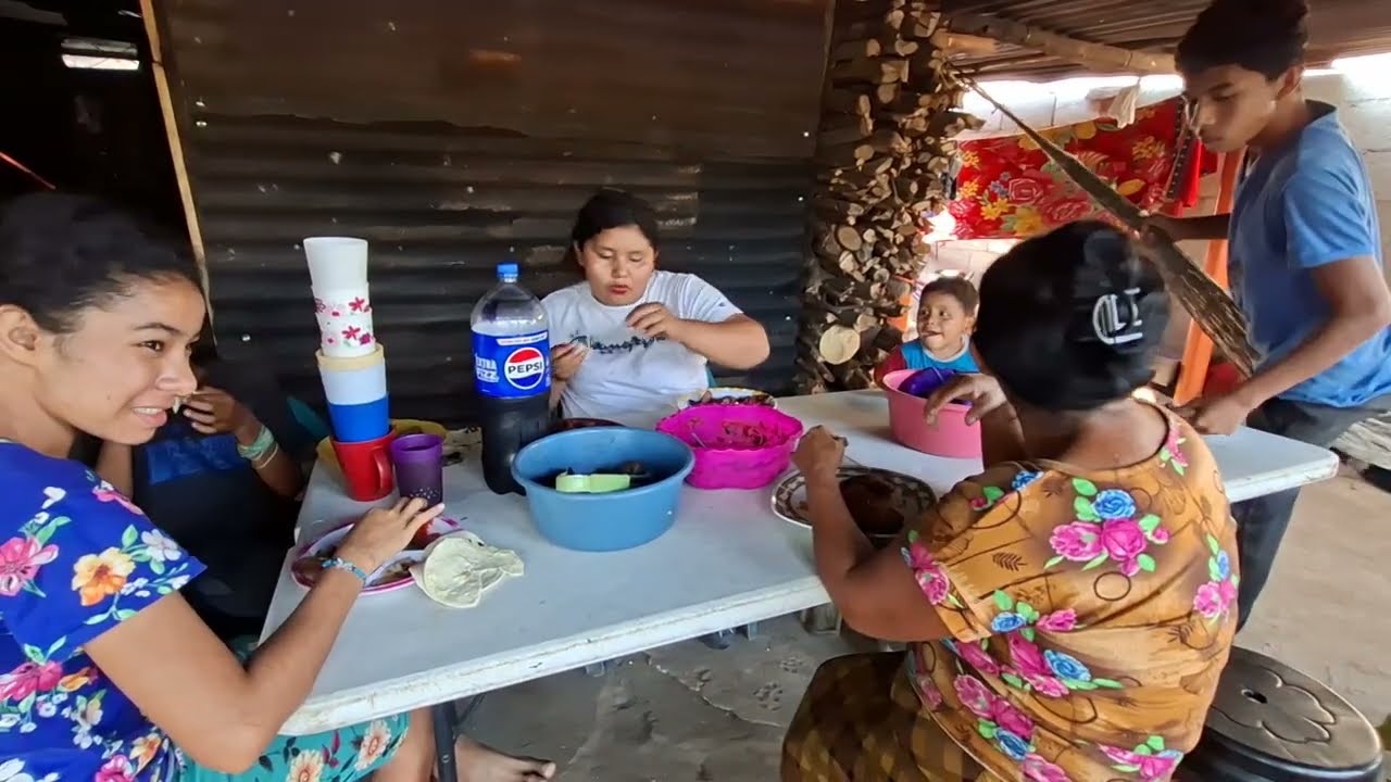 ASI le quedo la comida d rica a doña angelina 
