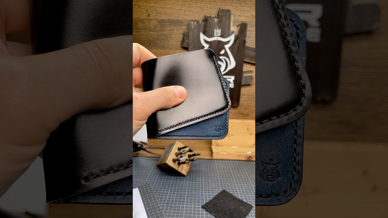 Making wallet of Horween Shell Cordovan Black🐴 & veg tan Pueblo Nazionale(blue) color leather🐮