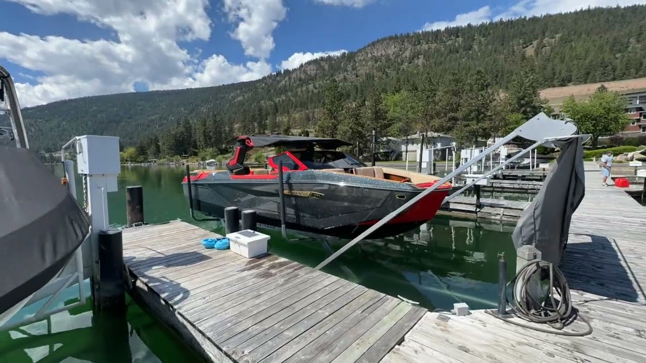 Sunstream Sunlift with Swiftshield Automatic Boat Cover
