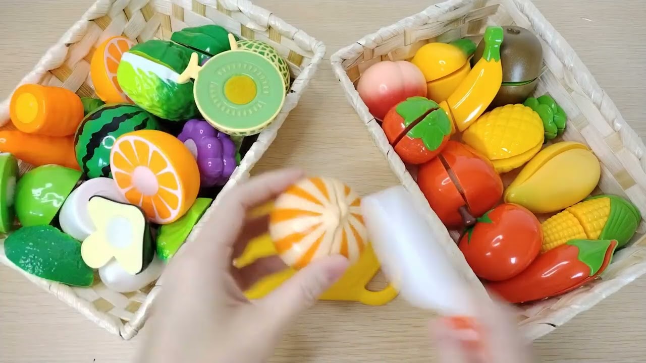 Cutting Fruits and Vegetables ASMR | Relaxing Toy Sounds　おままごとASMR｜野菜・果物のトントンカット音