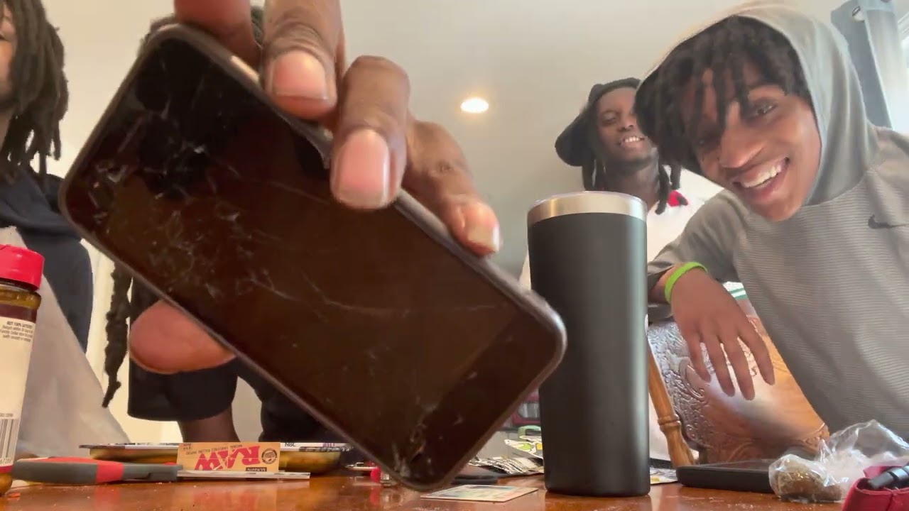 SMOKEVLOG FREESTYLE Ft Kasino 2x ,3D ,SOS4s ,DSMOKE007 And SG LEE As we have weed strains and rap !