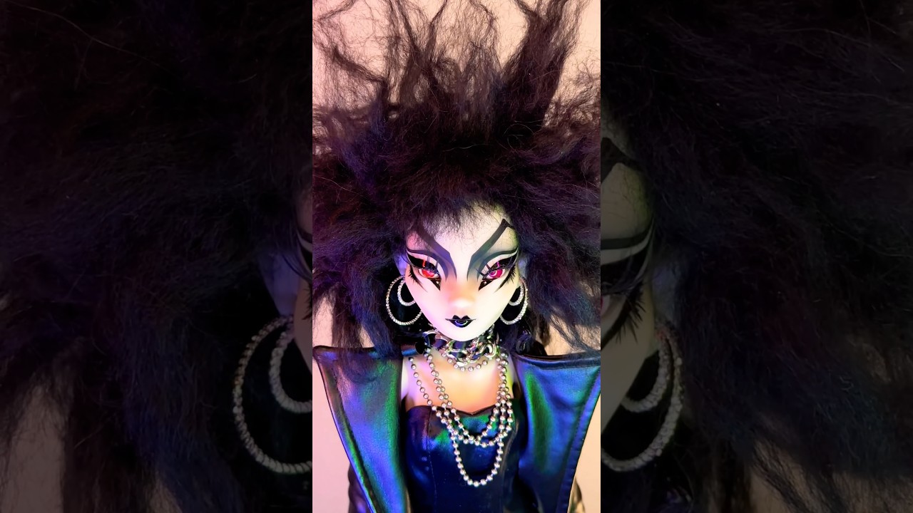 Classic Goth with a Twist 🦇 #pidgindoll #doll #goth #gothfashion #gothmakeup #vamp #dollartist