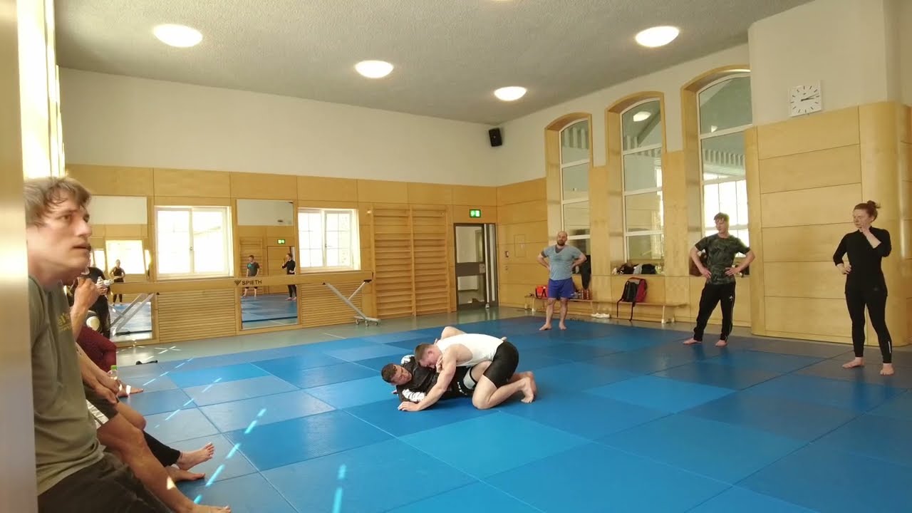 No-Gi Grappling Seminar: Einfache Techniken für Anfänger - Bear-Hug, Side-Control und Armbar