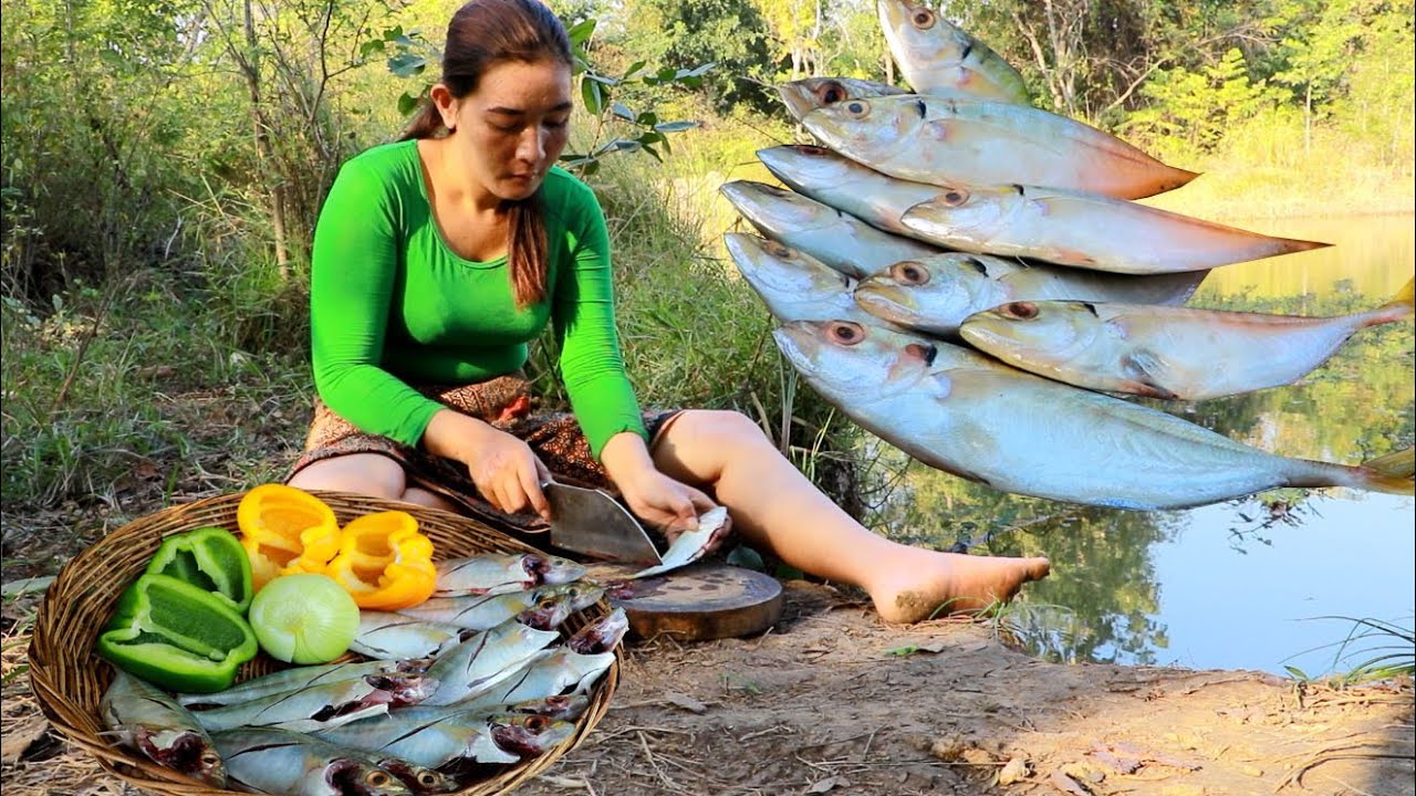 Cooking sea fish deep fry curry with bell pepper and onion for eating delicious