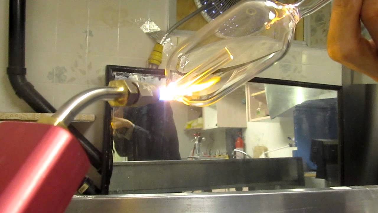 Real-Time Glass Blowing Demonstration: making a super simple bubbler