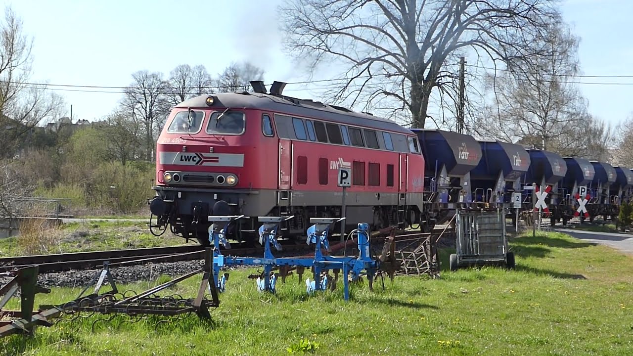 Rückfahrt BR 218 mit leeren Schotterwagen