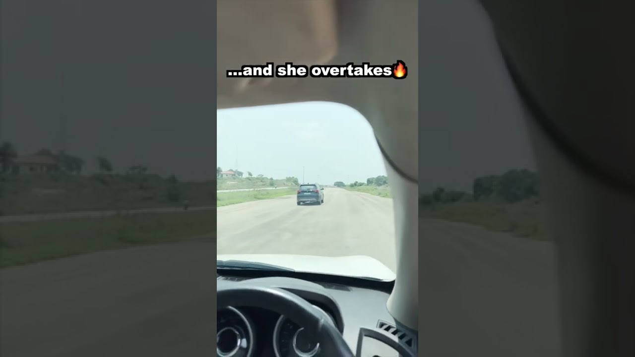 XUV 700 vs XUV 500 Drag Race: Guess who won ?🤑 #xuv7oo #xuv5o9 #xuv700 #mahindraxuv700