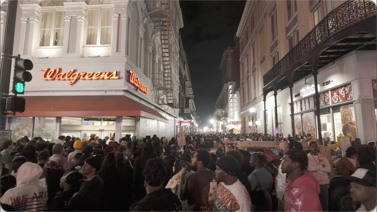 MARDI GRAS AT NIGHT (FAT TUESDAY) BRING OUT ALL THE BADDIES IN NEW ORLEANS,LA