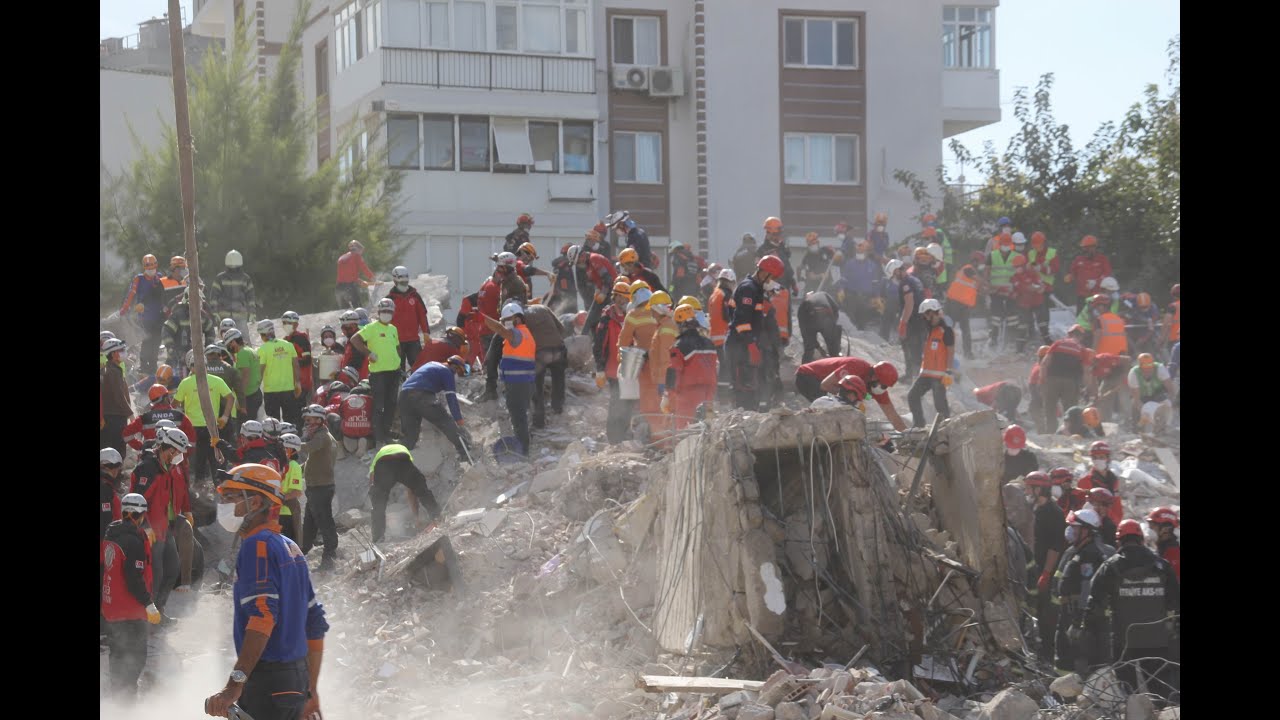 İzmir’de arama kurtarma çalışmaları sürüyor