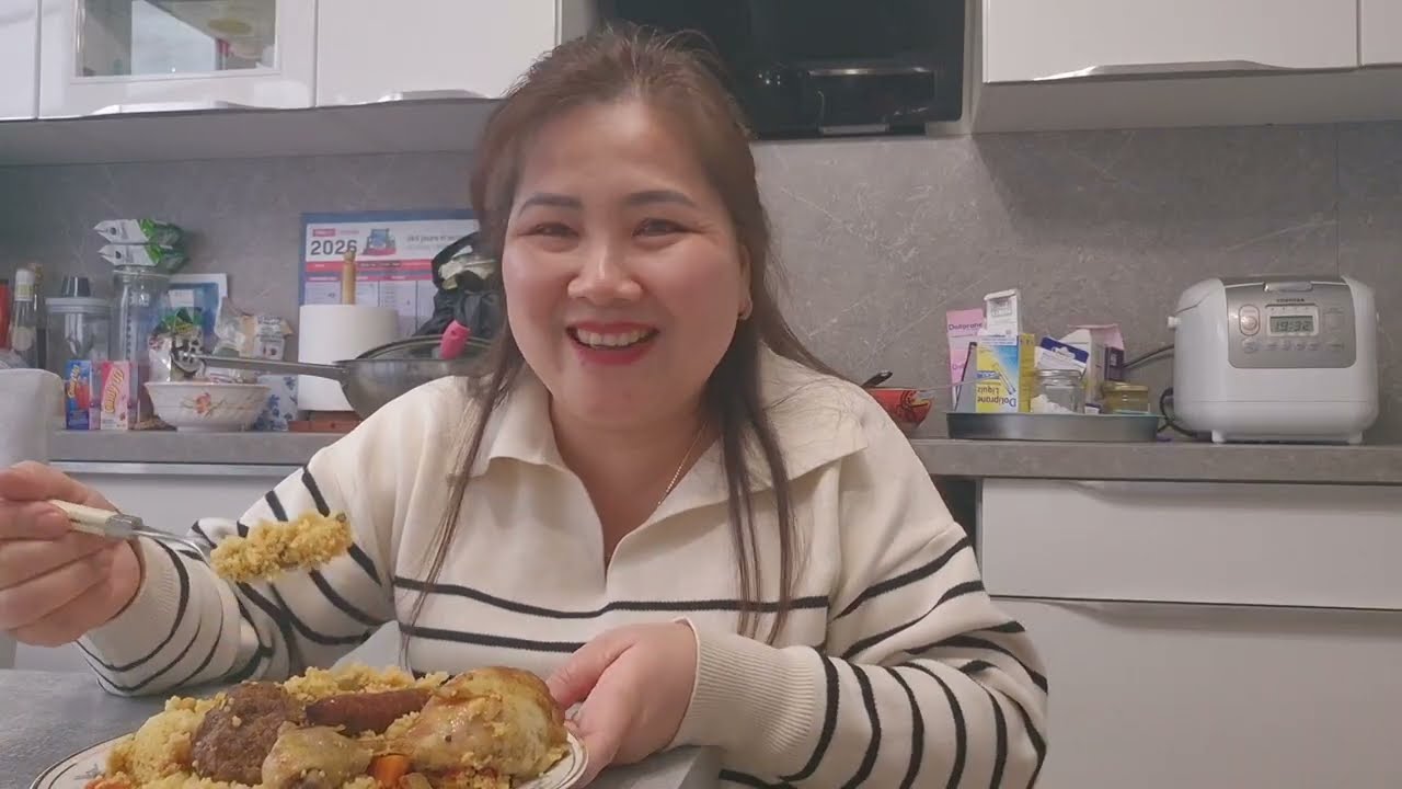 Siêu thị mini ở Pháp/ Ăn trưa mónruột/Dầu gió của Đức cháy hàng trên kệ thường xuyên. 